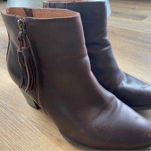 Vionic Madeline Leather heeled Ankle Boots Size 9